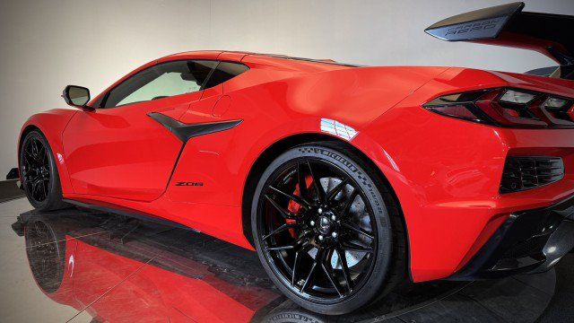 Used 2024 Chevrolet Corvette Z06 w/ Z07 Performance Package RWD image 25