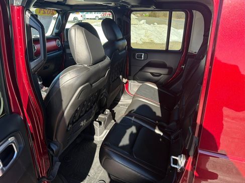 Used 2021 Jeep Gladiator Rubicon image 12