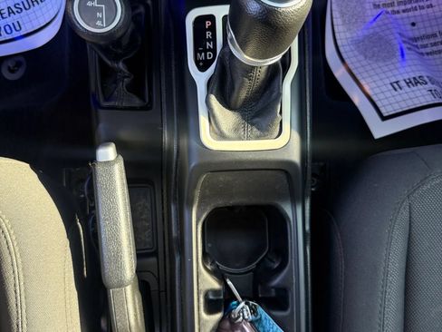 Used 2023 Jeep Wrangler Unlimited Sport AWD/4WD image 34
