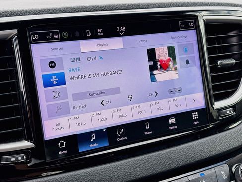 Used 2023 Chrysler Pacifica Touring-L FWD image 14