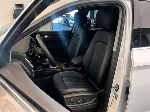 Used 2023 Audi Q5 2.0T Premium w/ Convenience Package image 8