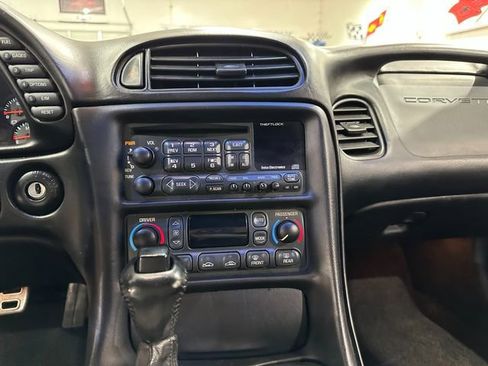 Used 2002 Chevrolet Corvette Convertible w/ Preferred Equipment Group2 RWD image 15