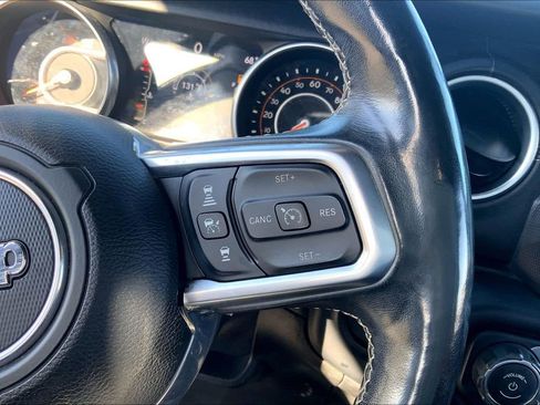 Used 2019 Jeep Wrangler Unlimited Sahara image 13