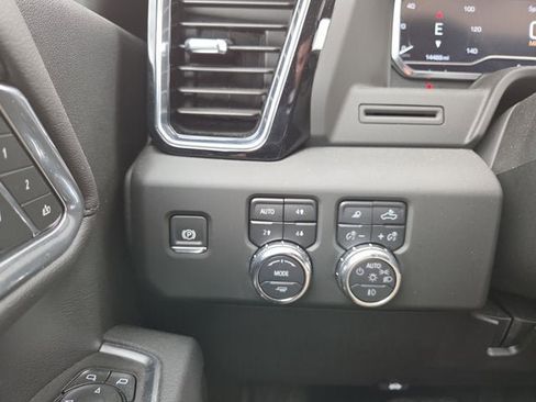 Used 2025 GMC Sierra 3500 Denali AWD/4WD image 25