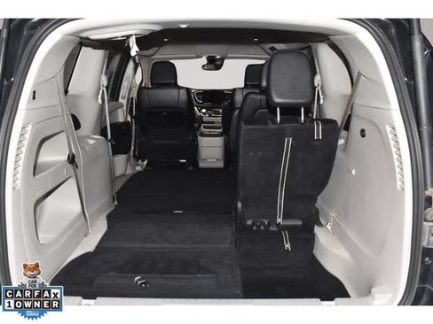 Certified 2024 Chrysler Pacifica Touring-L FWD image 31