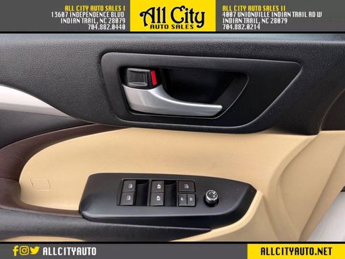 Used 2017 Toyota Highlander XLE w/ Carpet Mat Package image 25