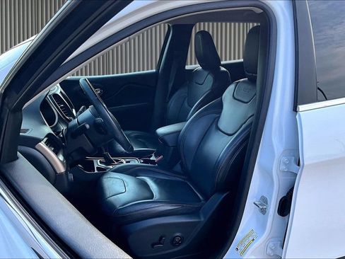Used 2018 Jeep Cherokee Limited FWD image 26