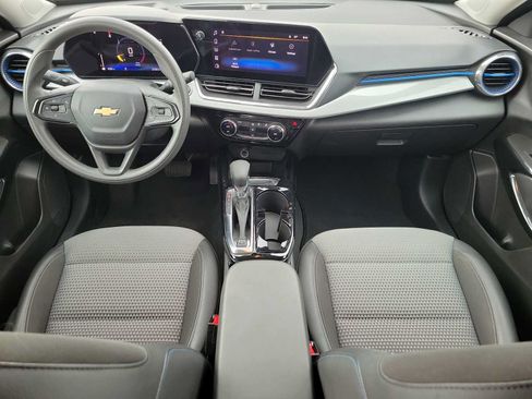 Used 2025 Chevrolet Trax LT FWD image 14
