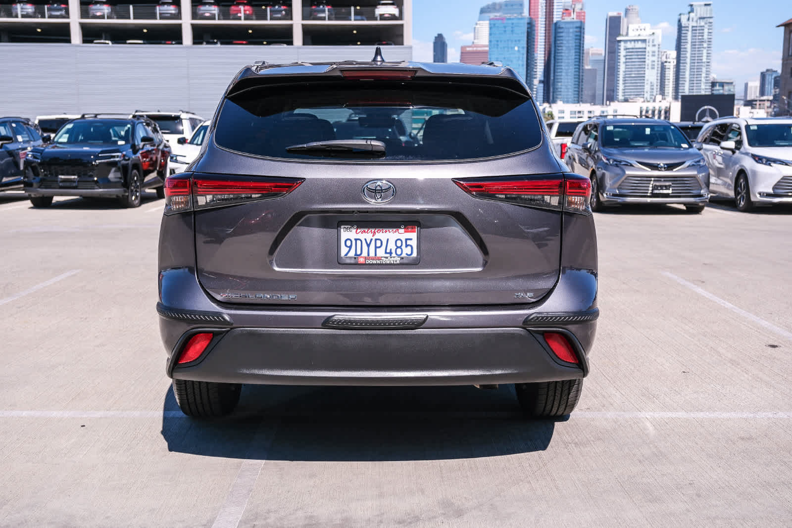 Used 2023 Toyota Highlander XLE FWD image 5