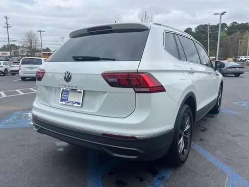 Used 2022 Volkswagen Tiguan SE image 6
