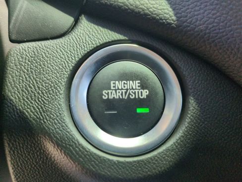 Used 2021 Chevrolet Equinox LT FWD image 22