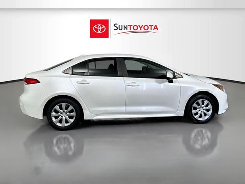 Used 2022 Toyota Corolla LE FWD image 2