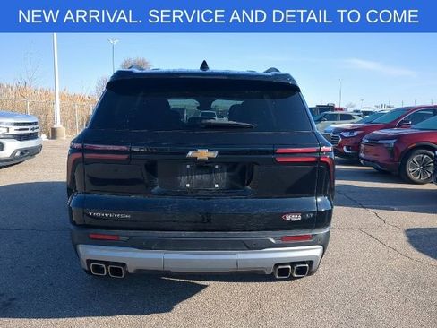 Used 2024 Chevrolet Traverse LT w/ Enhanced Driving Package image 5