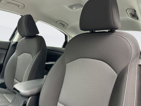 Used 2022 Kia Forte LXS w/ LXS Technology Package FWD image 9
