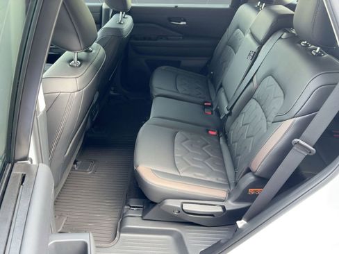 New 2026 Nissan Pathfinder Platinum image 15