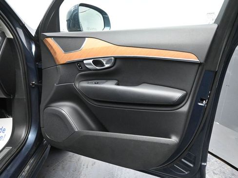 Used 2024 Volvo XC90 B6 Plus image 17