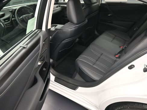 New 2025 Lexus ES 350 Ultra Luxury image 12