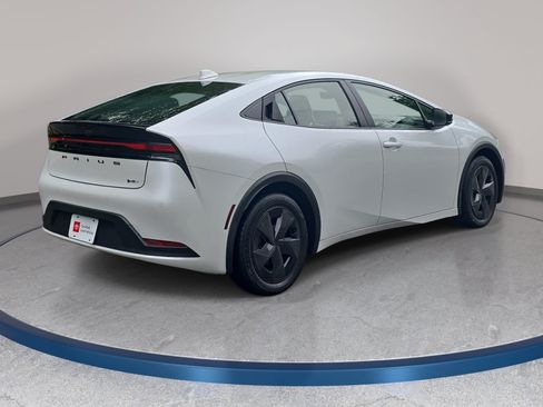 Used 2024 Toyota Prius LE FWD image 5