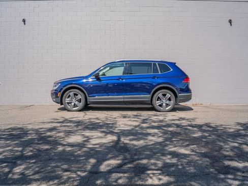 Used 2021 Volkswagen Tiguan SEL AWD/4WD image 2