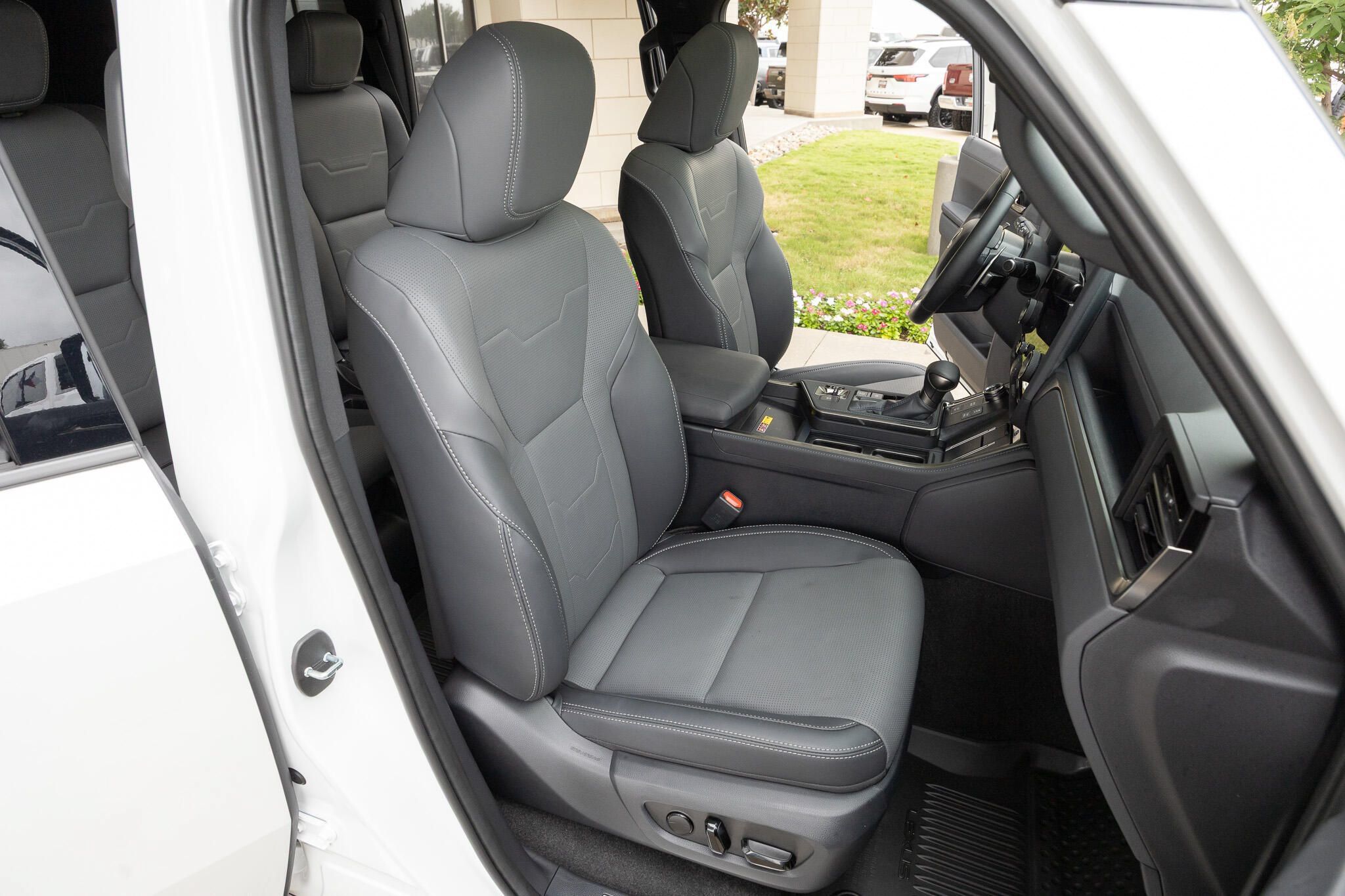 Used 2026 Lexus GX 550 w/ Accessory Package (2T) AWD/4WD image 33