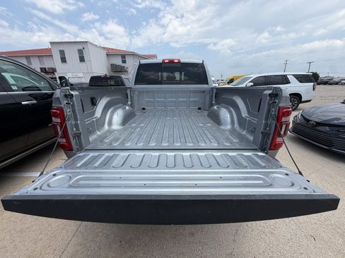Used 2024 RAM 2500 Laramie AWD/4WD image 3