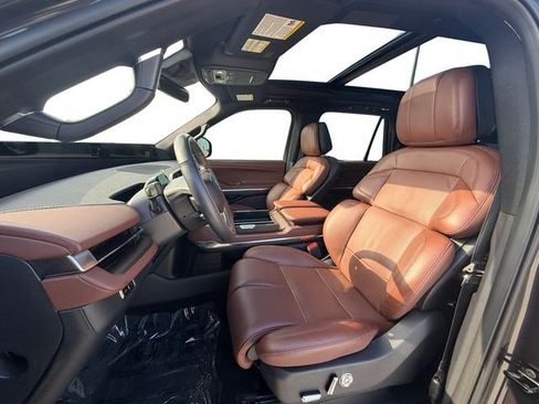 Used 2025 Lincoln Navigator Reserve AWD/4WD image 10