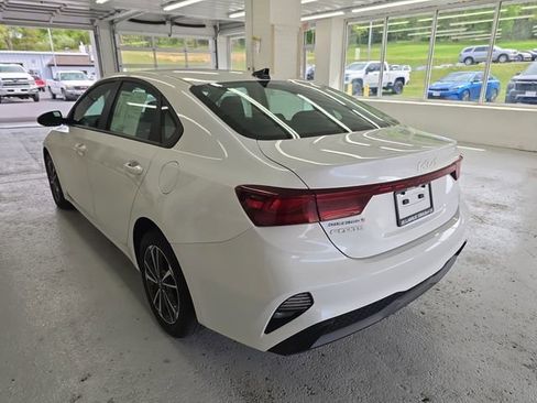 Used 2024 Kia Forte LXS w/ LXS Technology Package FWD image 3