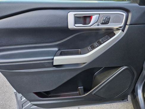 Used 2021 Ford Explorer Limited image 16