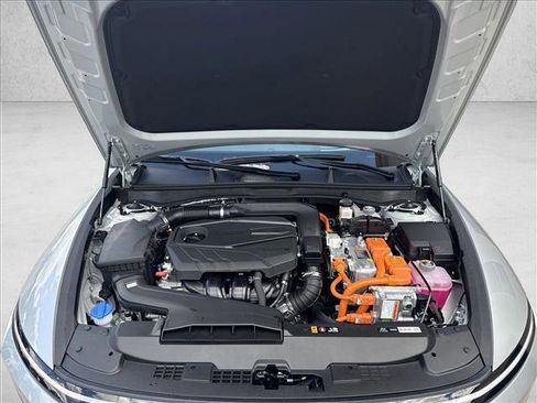 Certified 2025 Hyundai Sonata Limited FWD image 17