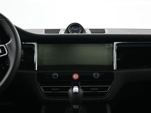 Certified 2026 Porsche Macan image 11