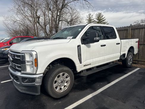Used 2024 Ford F250 XLT image 2