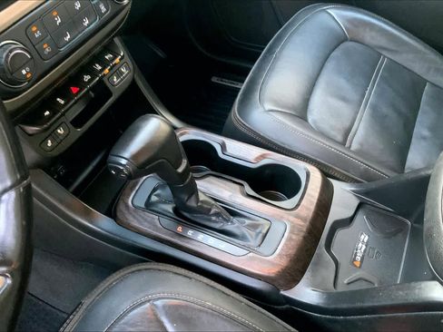 Used 2021 GMC Canyon Denali image 16