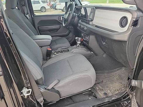 Used 2024 Jeep Gladiator Sport AWD/4WD image 11