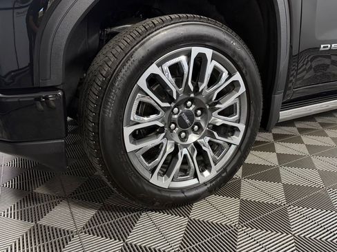 Used 2025 GMC Sierra 1500 Denali Ultimate AWD/4WD image 12