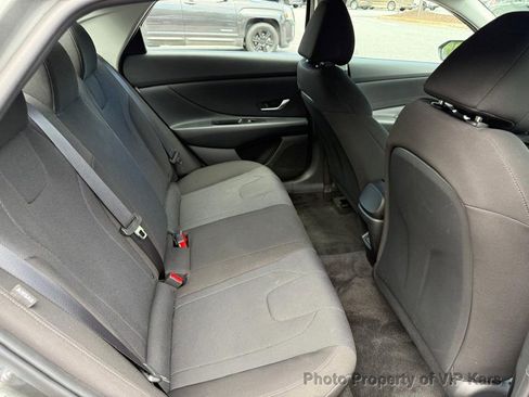 Used 2025 Hyundai Elantra SE FWD image 14