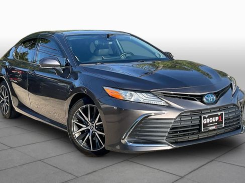 Used 2023 Toyota Camry XLE w/ Navigation Package FWD image 3