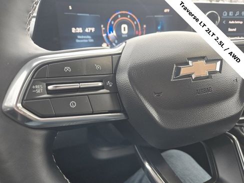 Used 2025 Chevrolet Traverse LT image 26