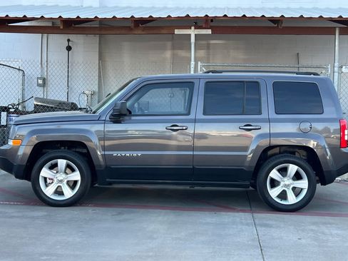 Used 2016 Jeep Patriot Latitude FWD image 6