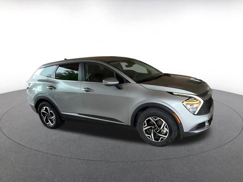 Used 2025 Kia Sportage LX image 2