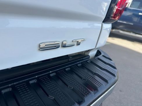 Used 2022 GMC Sierra 2500 SLT w/ SLT Convenience Package image 11