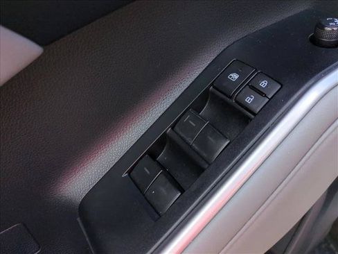 Used 2023 Toyota Highlander XLE FWD image 9