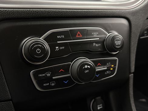 Used 2023 Dodge Charger SXT w/ Blacktop Package image 17