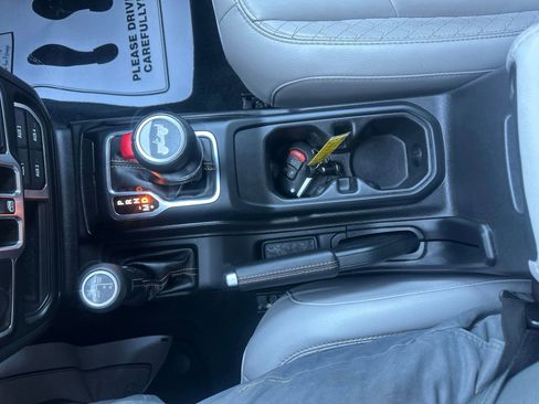 Used 2023 Jeep Wrangler Unlimited Sahara AWD/4WD image 27