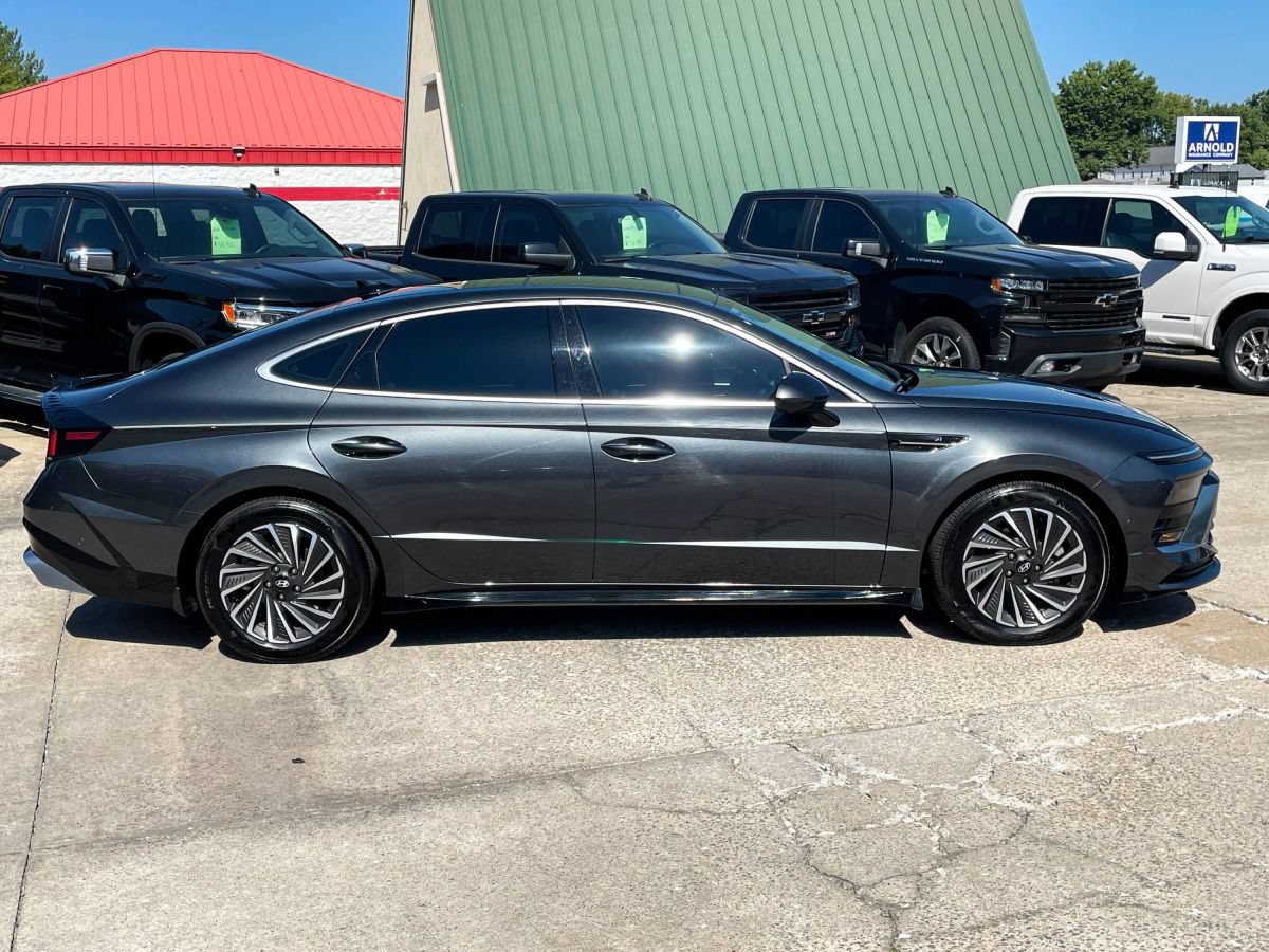 Used 2025 Hyundai Sonata Limited FWD image 4