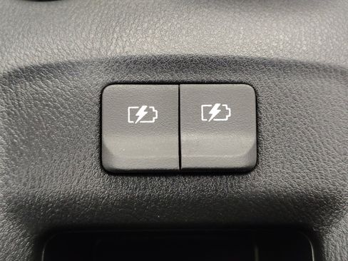 Used 2021 Nissan Versa SV FWD image 30