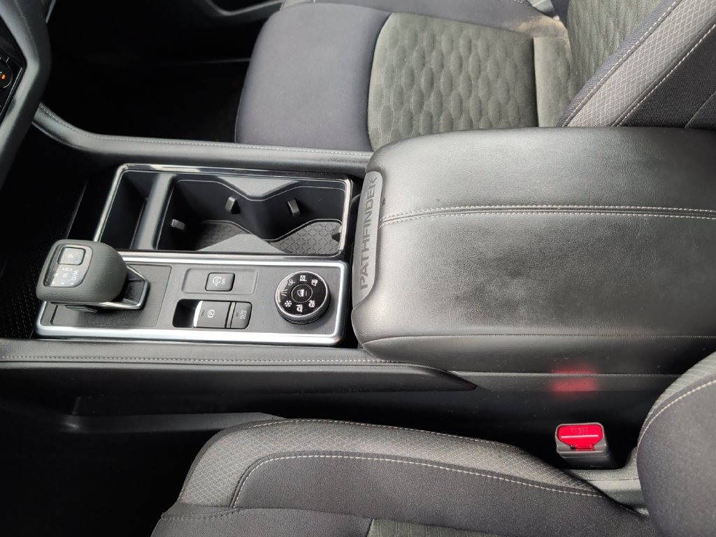 Used 2024 Nissan Pathfinder SV AWD/4WD image 25