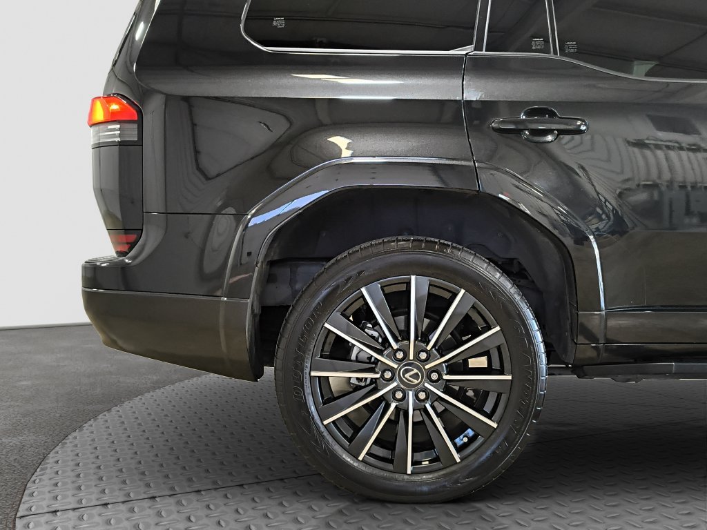 Used 2024 Lexus GX 550 w/ Accessory Package (Z1) AWD/4WD image 19