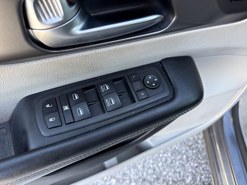 Used 2022 Chrysler Pacifica Touring-L image 32