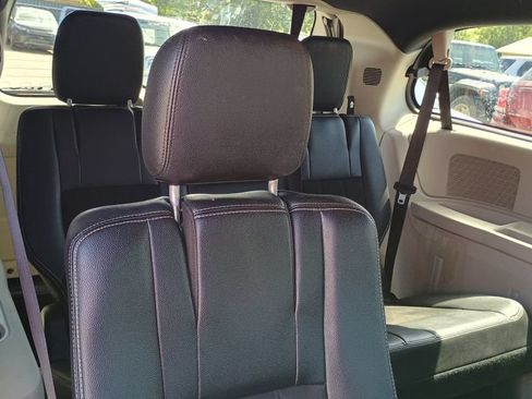 Used 2019 Dodge Grand Caravan SXT FWD image 23