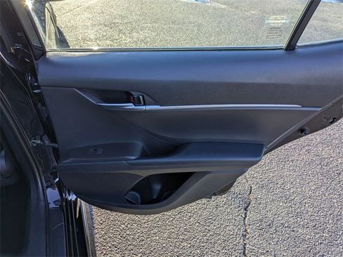 Used 2022 Toyota Camry SE image 34